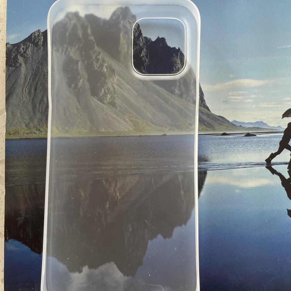 iPhone 12 case - Picture 2 of 7